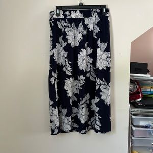 Floral skirt, never worn